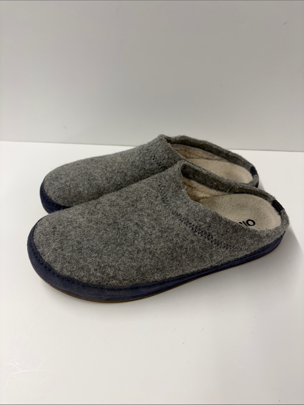 Used OluKai Men’s Hāmani Hulu Genuine Shearling Lined Mule Slipper Size 7